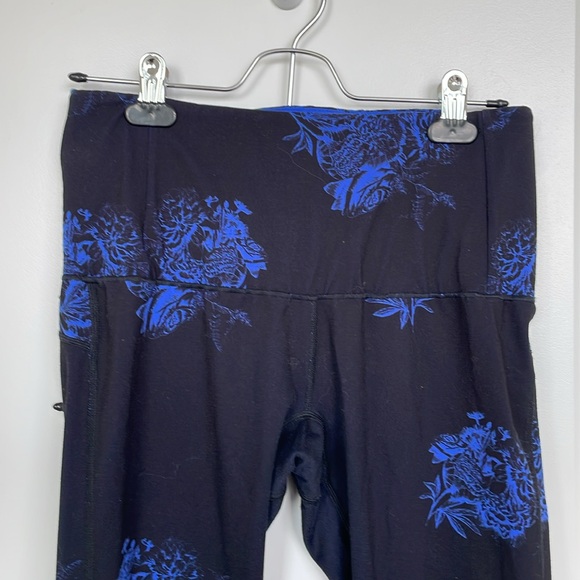 RYU dark blue athletic leggings with blue rose print on front and back Size M. - Picture 2 of 4
